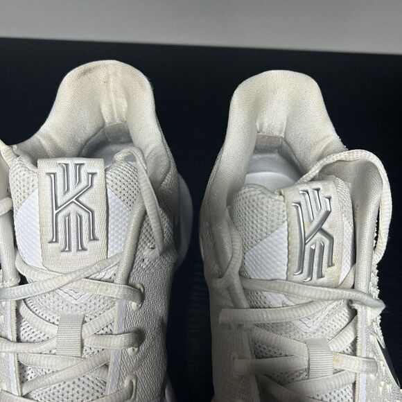 Nike Kyrie 3 White Chrome Silver Low Cut Mens Basketball 852395-103 Size 11.5 - Picture 9 of 15